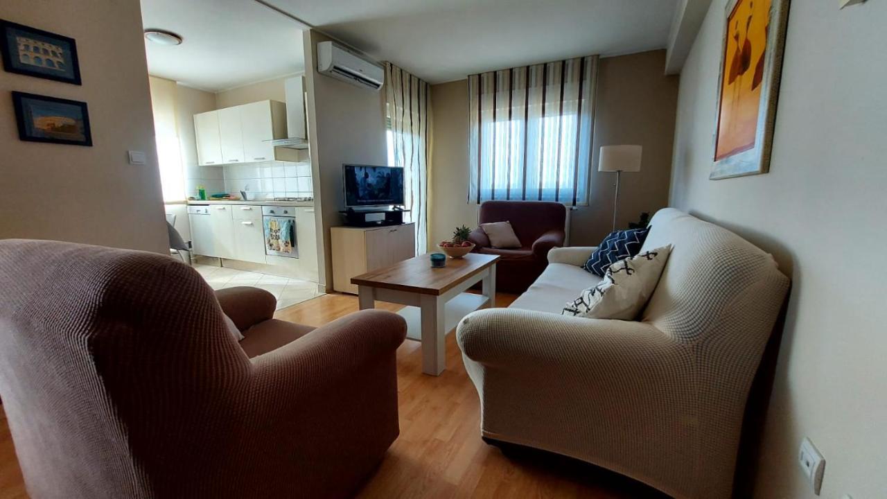 Apartman Ana Pula - Calm, Free Parking, Close To Center Zewnętrze zdjęcie