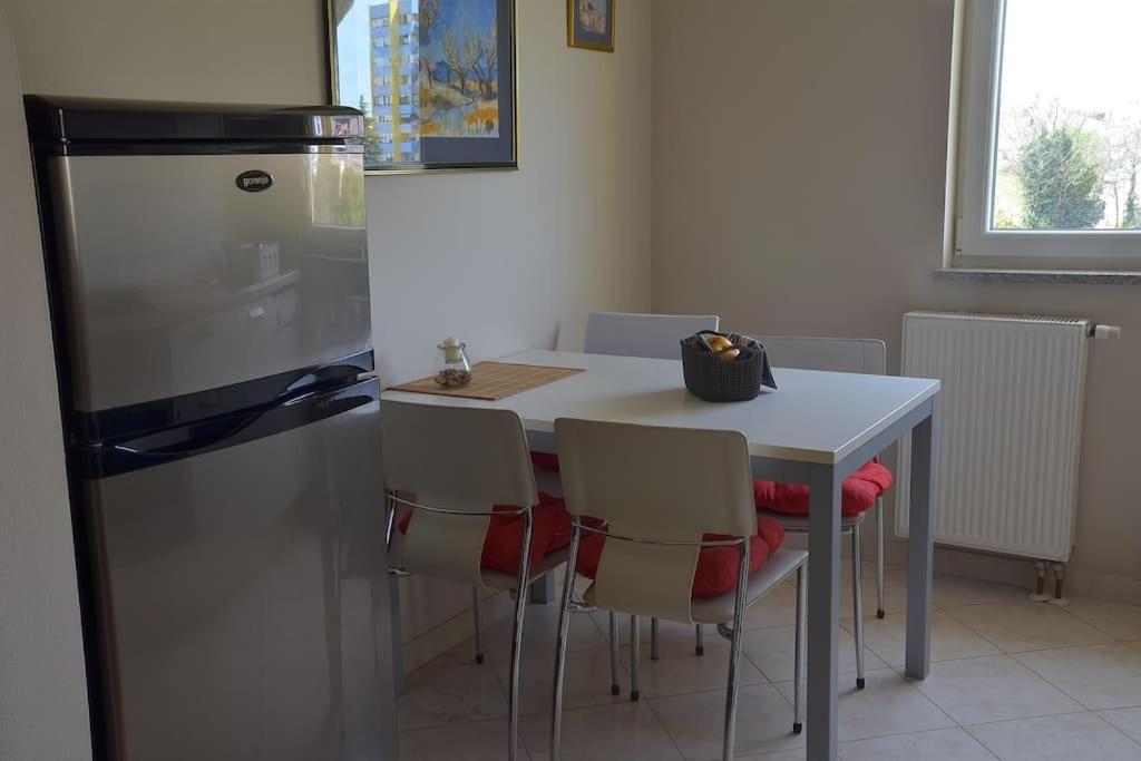 Apartman Ana Pula - Calm, Free Parking, Close To Center Zewnętrze zdjęcie