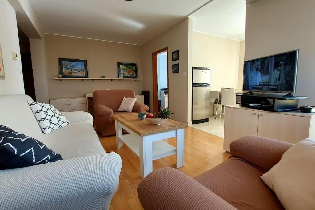 Apartman Ana Pula - Calm, Free Parking, Close To Center Zewnętrze zdjęcie