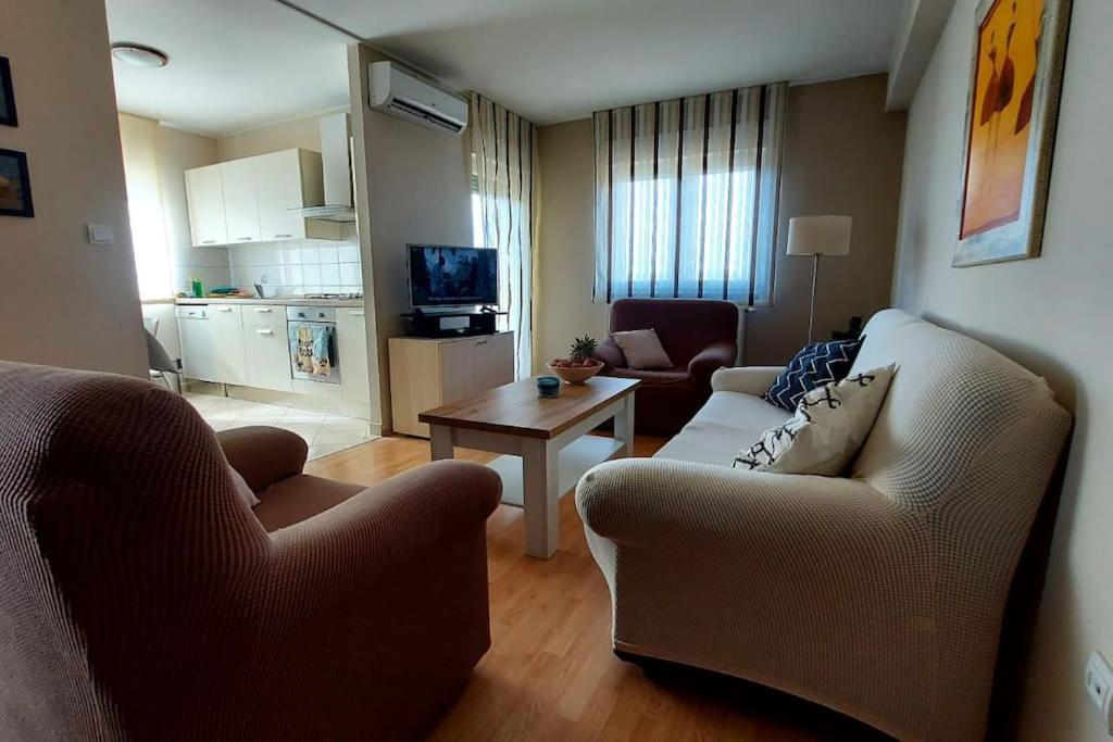 Apartman Ana Pula - Calm, Free Parking, Close To Center Zewnętrze zdjęcie